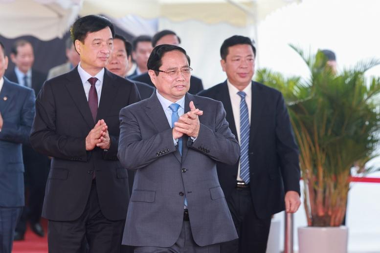 Thủ tướng: Triển khai các dự án trọng điểm quốc gia "thần tốc, táo bạo, sáng tạo, bứt phá, an toàn, chất lượng"